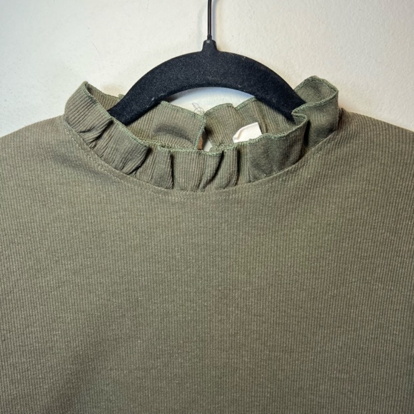 Ruffle Long Sleeve Ribbed Blouse Shirt Olive Green Ruffle Neck & Shoulder Medium - Picture 2 of 12